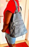 Sensationelle Slingbag Crossover Rucksack Handtaschen-Kombination Jeans